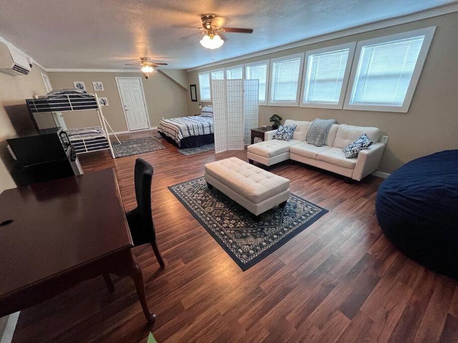 Skinny Big House In Jefferson City 外观 照片