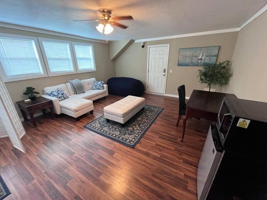 Skinny Big House In Jefferson City 外观 照片